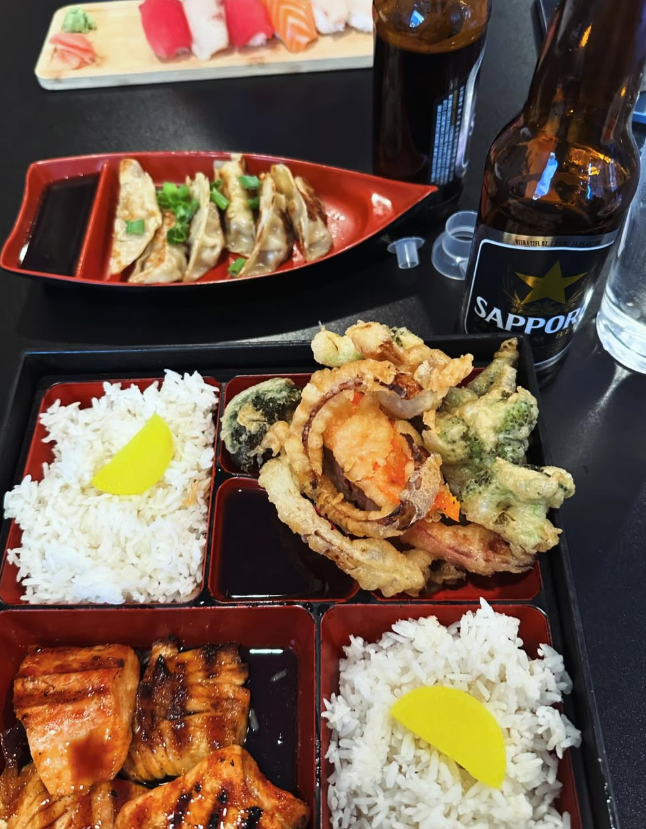 duluthloves's tweet photo. ZenHouseDuluth top favs are the udon noodle soup, salmon teriyaki bento boxes &amp; the nigiri combo 👏🏻

Have you been? What’s your favourite? https://t.co/Tofj6Hztbp