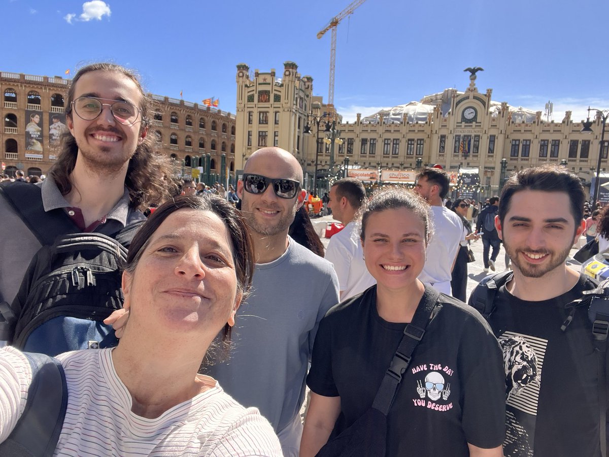 Today the SignalFlow Lab went to celebrate…just that we have fun together doing science 💪🏻🤩 such a blast to have <a href="/IreneMorPlants/">Irene Moreno</a> <a href="/markusoptimus03/">Markusoptimus03</a> Rubén &amp; Jacopo in the lab! I feel lucky 🍀 
We are growing, just like our lupins!