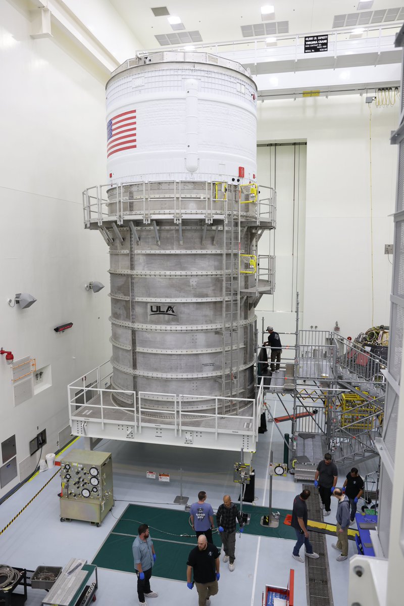 NASAGroundSys's tweet photo. After United Launch Alliance transported the @NASAArtemis II interim cryogenic propulsion stage to @NASAKennedy, teams passed the baton to Exploration Ground Systems, officially handing over the hardware.

The 45-foot-tall stage will provide in-space propulsion after the @NASA_SLS solid rocket boosters and core stage are jettisoned and give @NASA_Orion the big push needed to fly beyond the Moon before the spacecraft returns to Earth.