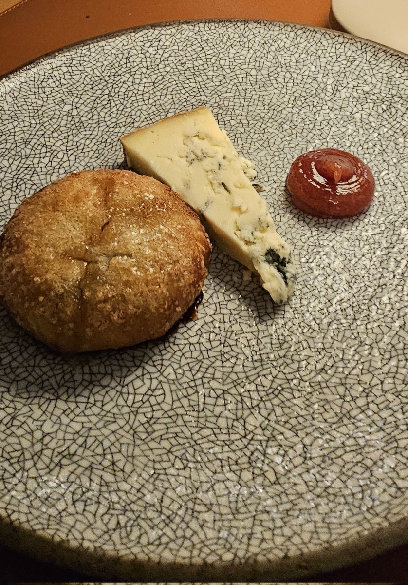 Fish En Croute menu
Scallop,Trout,Basque cheesecake,
Stilton
hammerandpincers.co.uk