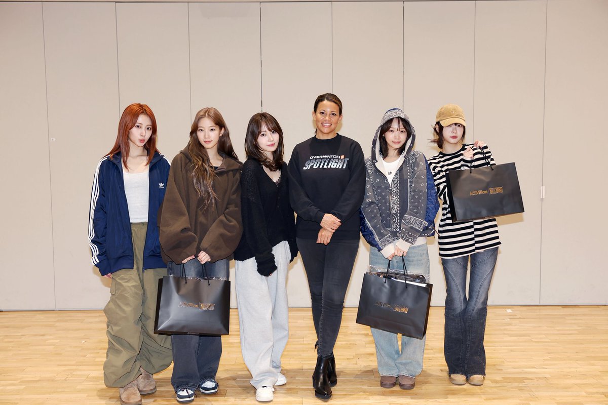 I was so honored to meet <a href="/le_sserafim/">LE SSERAFIM</a> last month in person! Their collaboration with <a href="/PlayOverwatch/">Overwatch</a> brought them to my attention and they live up to the hype in real life 💙 So excited for their new album!