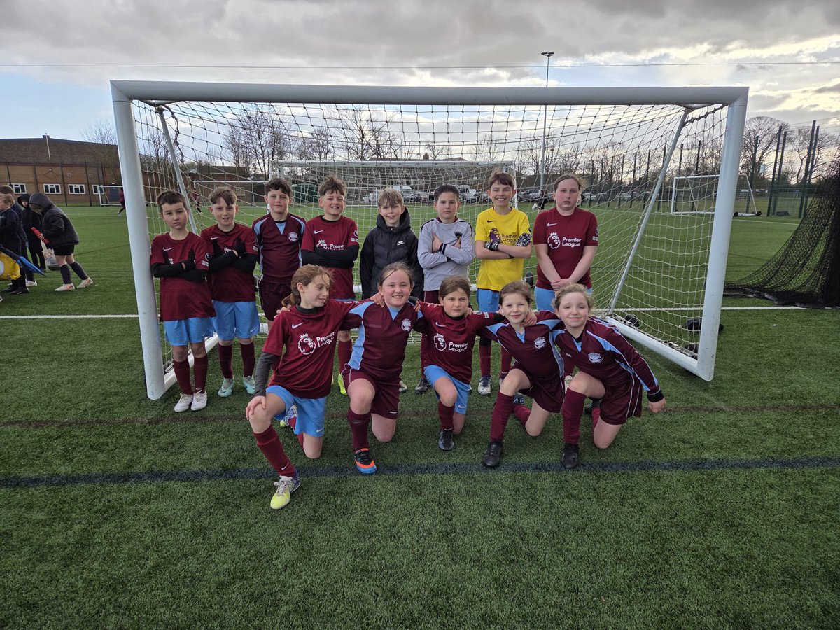 HuntsSSP's tweet image. The Year 5/6 Mixed Football Tournament Results:
🏆🥇Elton
🥈Westfield
🥉Somersham 2

Massive thanks to the Y8 Sports Leaders from Abbey College who supported the event confidently and competently as referees. 👏👏 #football #sportsleaders #referee #thankyou