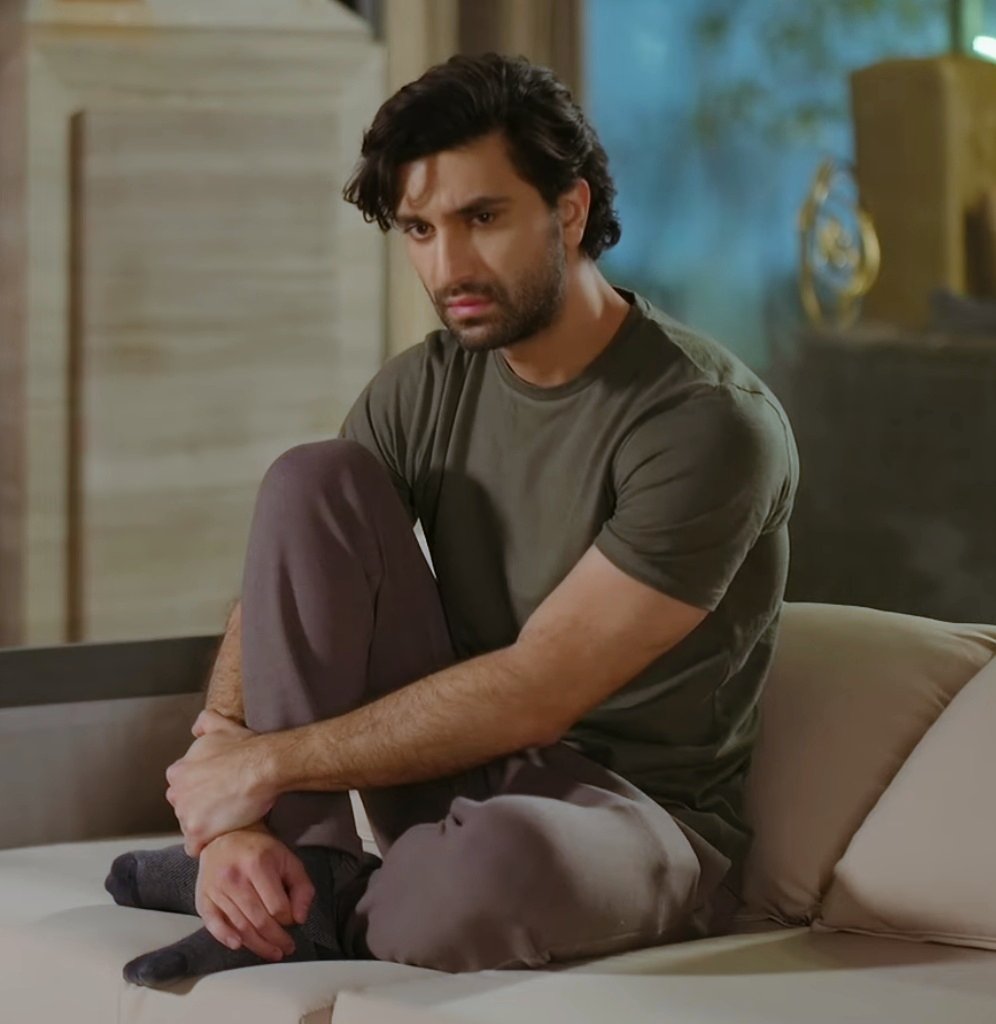 Me watching today's episode of 
#meemsemohabbat be like :