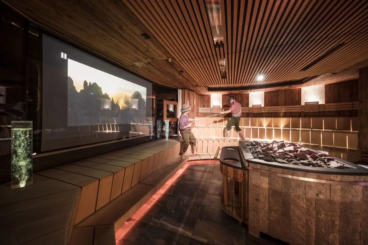 ThePerfectSweat's tweet image. 📍 South Tyrol, Italy 🇮🇹 

The Quellenhof Luxury Resort - a 5-star luxury hotel near the Dolomites, is featured in the Perfect Sweat Series&apos; Aufguss episode.

Explore featured locations at 👇 
perfectsweatseries.com/episode-2-aufg…