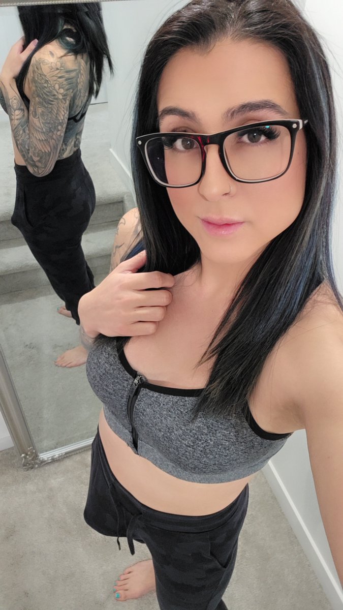 olivenextd00r's tweet photo. comment your age and i will tell you if I would date you🙊 https://t.co/wcE4uvm80L