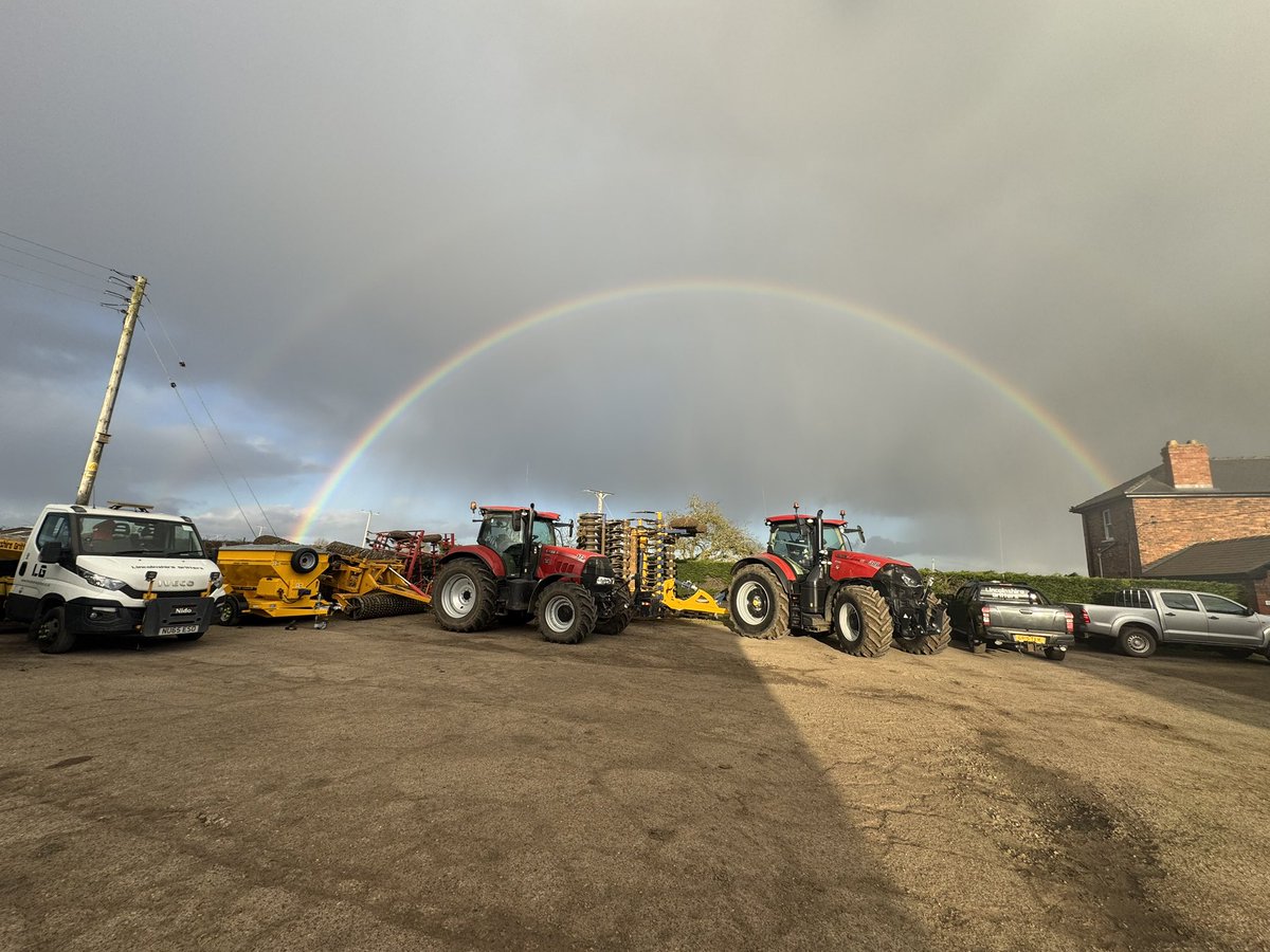 Double rainbow to finish the day <a href="/tractorman07/">Malc Parr 🇬🇧</a>