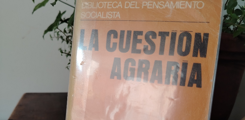 Les compartimos nuestro nuevo artículo "Desmontando el mito del campesinado libre", reseña crítica de La cuestión agraria de Karl Kautsky, publicado en el Observatorio Rural y desarrollado por el doncente Ricardo Antonio Sánchez Cárcamo. ¡Consúltalo!
lasalle.edu.co/es/noticias/de…