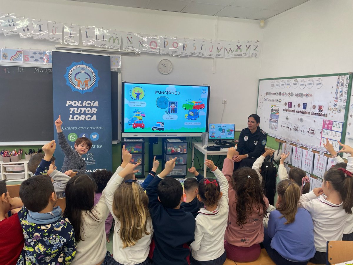 CEIP_AnaCaicedo's tweet image. 🏃🏻‍♂️🎬👮🏼‍♀️¡MENUDO DÍA!👮🏼‍♀️🎬🏃🏻‍♂️

Hoy hemos tenido un día muy intenso:

Nuestra Policía Tutora en INFANTIL.

1º y 2º en el cine.

3º, 4º, 5º y 6º en el deporte escolar, medallas incluidas.

¡Mañana muy ajetreada!

#CEIPAnaCaicedo
#Cine
#DeporteEscolar 
#PoliciaTutor   
#QueNoTeLoCuenten