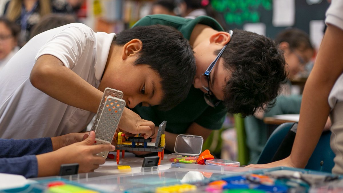 VEXRoboticsIE's tweet image. Kickstart #STEMLearning for #PrimarySchool students with VEX GO & get them excited about coding + engineering concepts
#VEXGO is a great introduction to #Robotics & #Coding for both teachers & students, especially before getting involved in #VEXIQ competitions
👇 👀
#EdTech