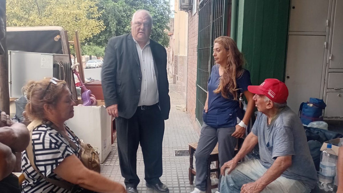 Siempre a la par de la gente.  Poniendo la cara y el oído  donde me toque estar . 
#ElPoderNoCambiaALasPersonasLasMuestrasComoSon 
#EstadoPresente