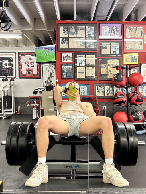 1 pic. Peaches and cream on the brain right now. https://t.co/mwGRiCzY49