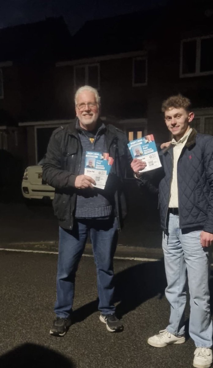 ReformDaily_'s tweet photo. 📃 The Reform UK NW Leicestershire team in Coalville South had another fantastic evening of campaigning! Chairman Joseph Boam joined candidate Paul Harrison to connect with residents &amp; deliver leaflets. 

Reform NWL keeps going strong! 💪

@ReformNWL @PaulHar82253108 @Joseph_Boam https://t.co/DNzowCM6nf