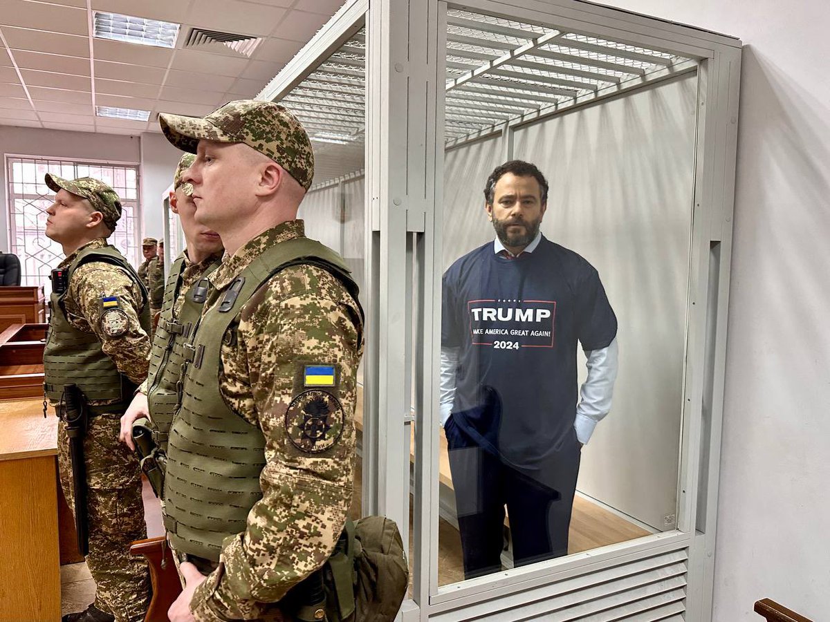 🇺🇸🇺🇦This is Ukraine. In the photo is MP Oleksandr Dubinsky.

He has been in prison for a year and a half. He is accused of exposing corruption involving Biden and Soros, as well as criticizing Zelensky. The law enforcement agencies under Zelensky’s control classified this as