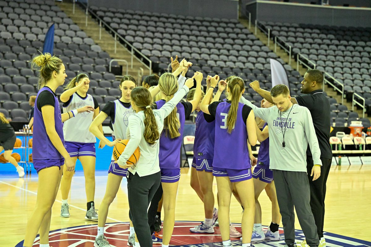 𝔹𝕒𝕔𝕜 𝕚𝕟 𝕥𝕙𝕖 𝔽𝕠𝕣𝕕

🏀 #ForTheAces x #PlayToWin