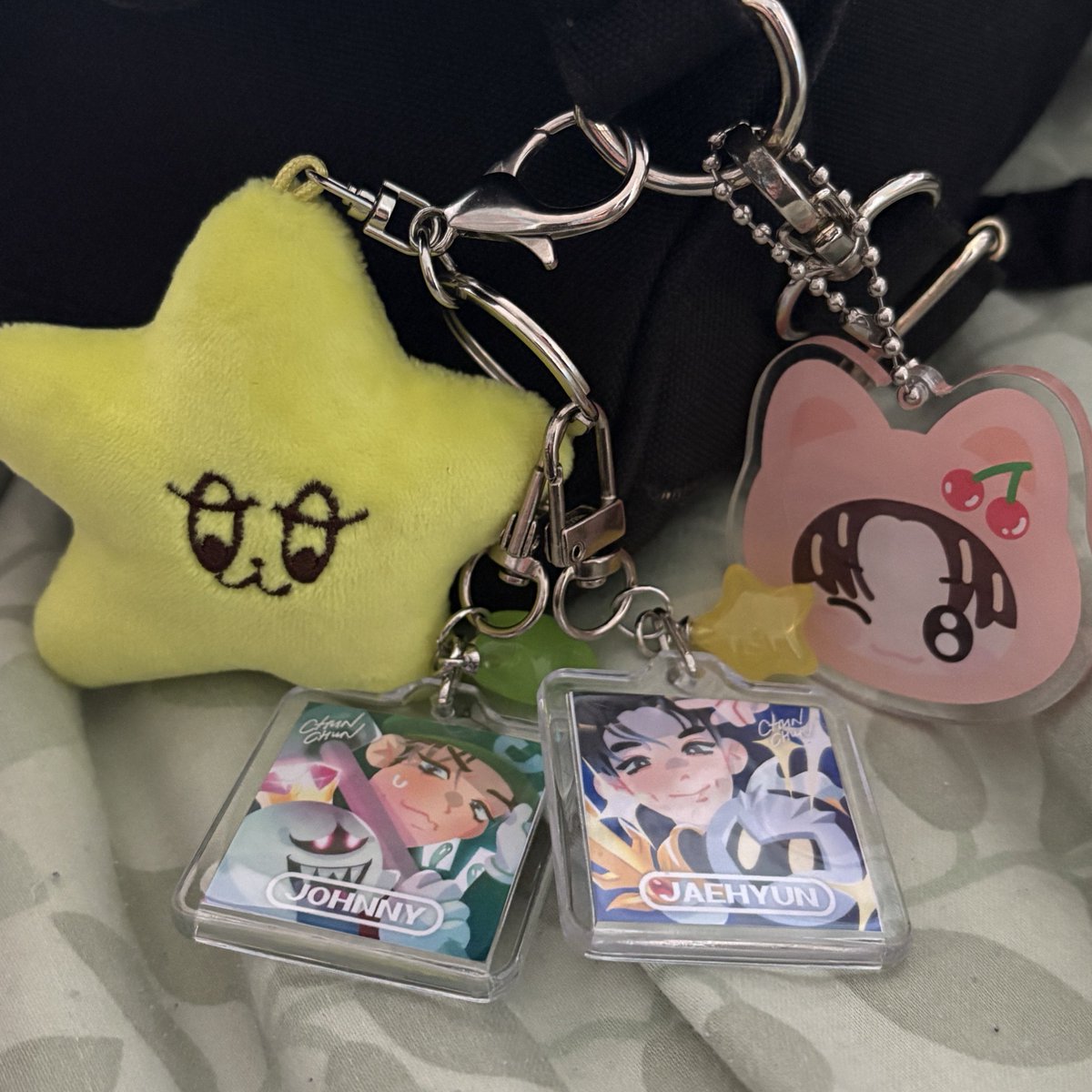 suhsehun's tweet image. #keychainlover