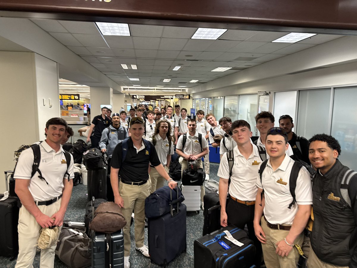 Let the Florida Trip Begin!!!!! 

#d3baseball #florida #springbreak #baseball