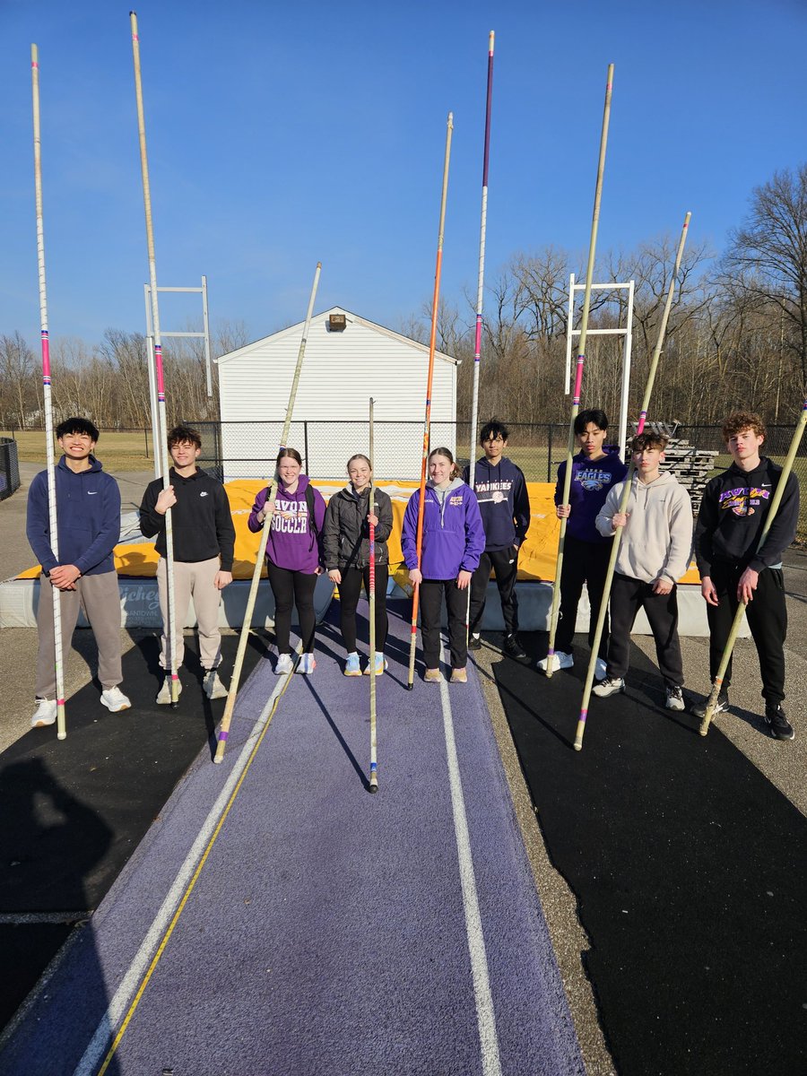 CoachMaxWilson's tweet image. Pole Vault pit is up! Great day with our squad. Stay tuned for some big things this year and many to come! @avon_track