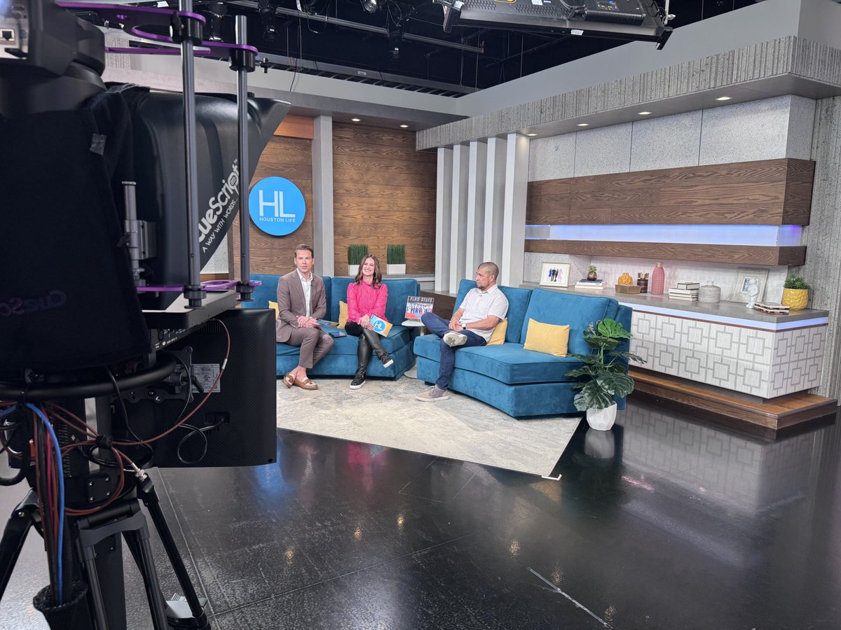 Out here <a href="/houstonlifetv/">Houston Life TV</a> with <a href="/derrickshore/">Derrick Shore</a> and <a href="/LaurenKellyHTX/">Lauren Kelly</a> discussing the idea of #jiujitsu in the public education system.Looking to get the discourse out into the universe. <a href="/jockowillink/">Jocko Willink</a> let’s get this idea over the finish line with a chat on your highly respected pod.