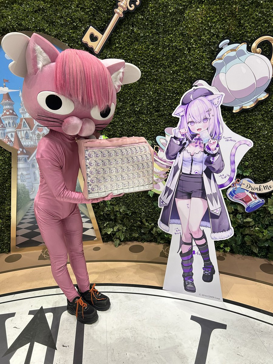 おかにゃんのコスプレをして おかにゃんの痛バを作って おかにゃんの事