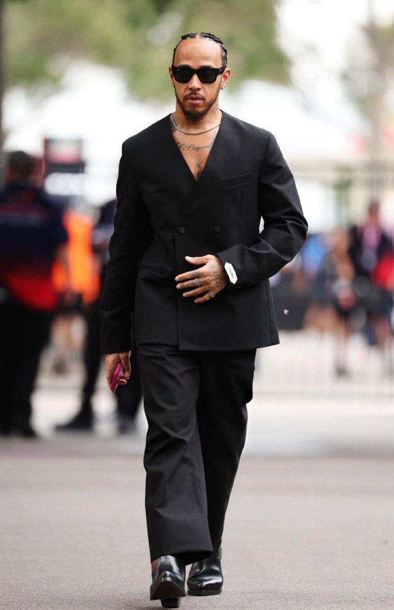 LewisHamiltonBR's tweet image. Lewis Hamilton chegando para o media day do #AustralianGP