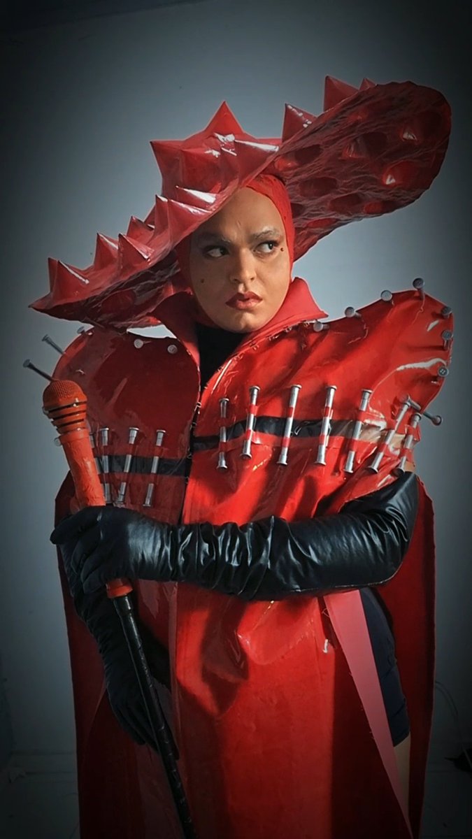 DBrian__'s tweet image. Like a poem said by the Lady in Red...#MAYHEM  
Minha recriação do look de Abracadabra 🥰