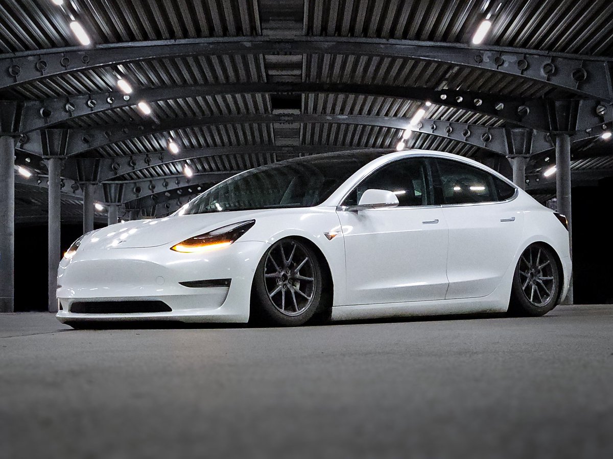 Ingeniumowl's tweet image. Custom Airride system for the Tesla Model 3 AWD made by Drivetech Suspensions GmbH in 🇦🇹
drivetech.at
