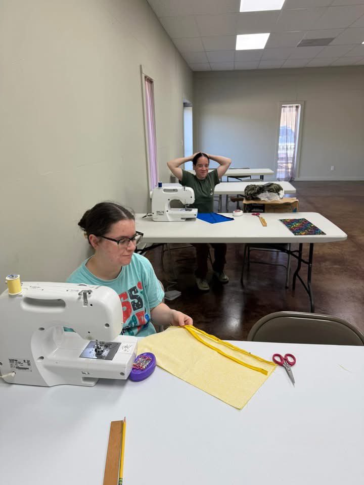 CalhounCoExt's tweet image. Our advanced sewing group is working on a new project, we can’t wait to see the finished results!🧵🪡🧶

If you or anyone you know is interested in joining our Calhoun County 4-H sewing club, don’t hesitate to call our office at 662-412-3177. #MS4H #learnbydoing 
#4HSewing