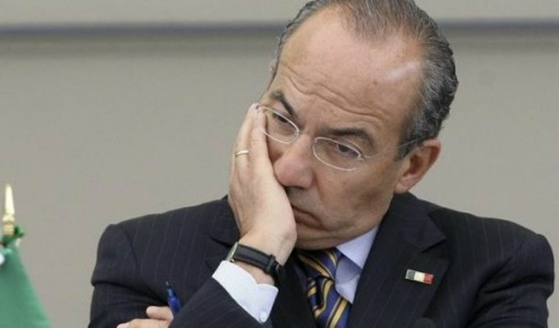 juncalssolano's tweet photo. Los dos huyeron del país. 

¿Por qué será? https://t.co/euedF8JLcd