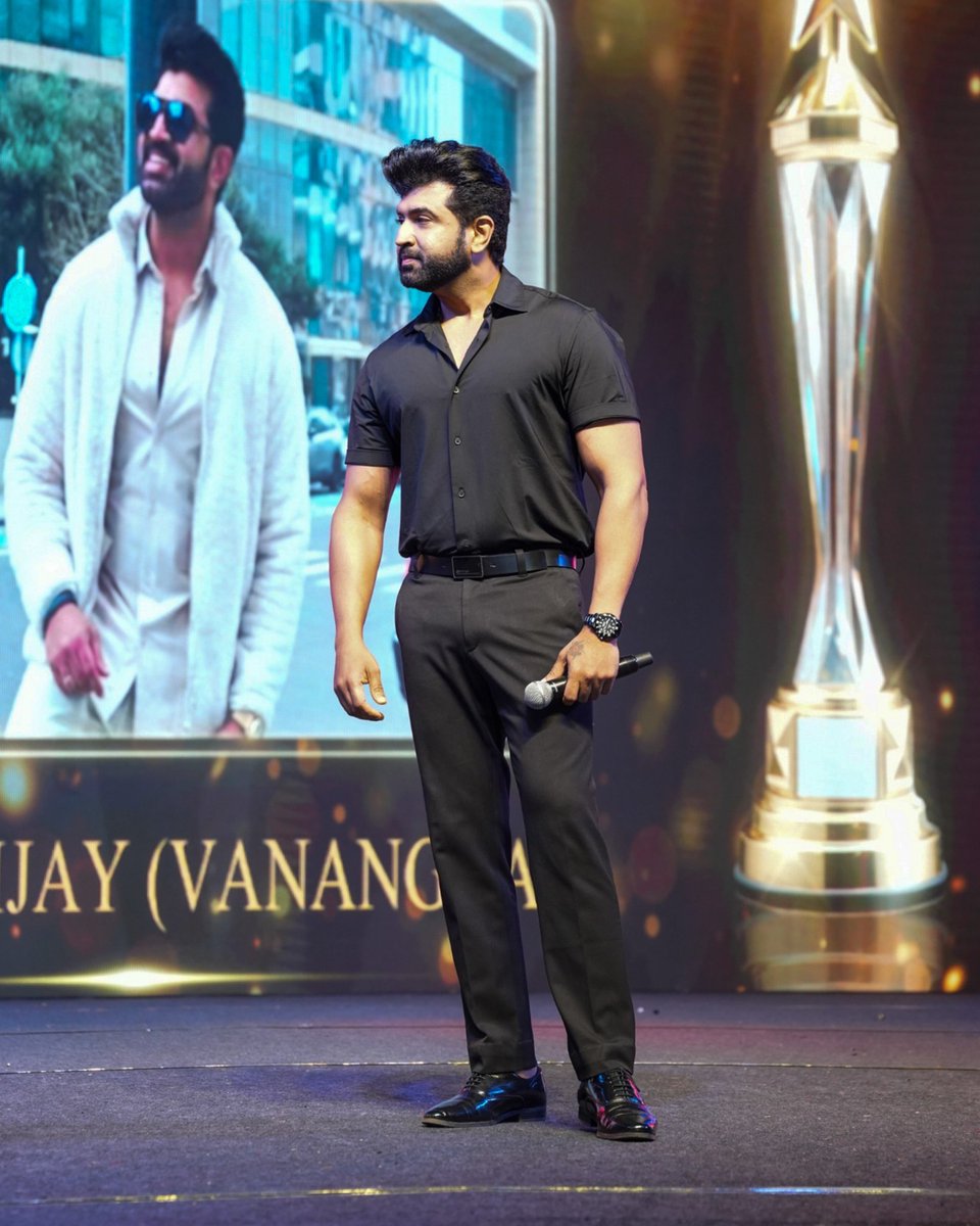 RiseShineTalent's tweet photo. With Crowd of Cheers and Full of Positive Vibes!
Best Actor in a Lead Role Award goes to @arunvijayno1🥇🎉 for his remarkable and sensational performance for the movie Vanangaan🔥
#Vanangaan 🔥
#Iyakkunarbala
#Techofes 2025
#AnnaUniversity College Culturals
#RiseandShineTalent https://t.co/rRIW6XL5xL