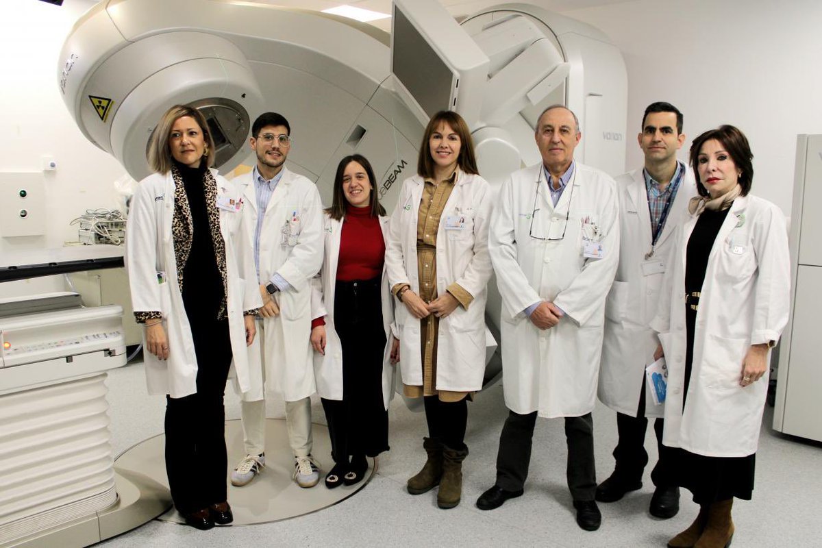 📁 El Hospital acreditado por la formación docente en #OncologíaRadioterápica.

✅ La Unidad amplia su oferta for-mativa pasando de 148 residentes a 288 actualmente.

+info: bit.ly/4ipZRBU

#HUCRJuntos