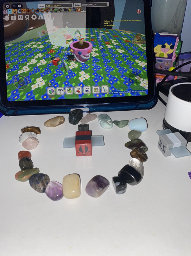 BananaGamesYT_'s tweet photo. nah who doing a ritual and praying to the bss gods ππ we aren't getting that part 2 update bro π₯ #roblox #beeswarmsimulator #beesmas https://t.co/pOVOb8jCmd