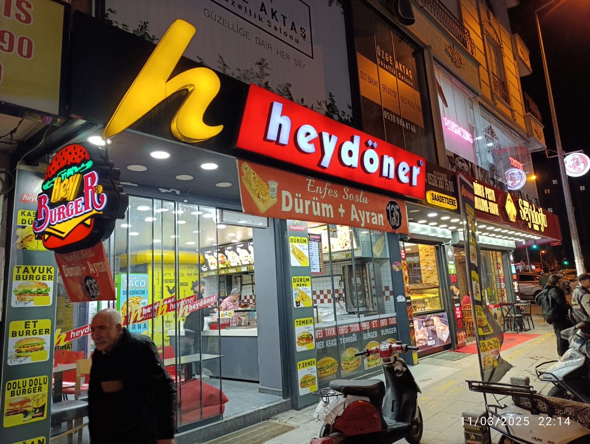 Göle Köprülü Önceki dönem Belediye Başkanı Yücel Akkoç,  Serhat Birikim Medya Gurubunun kurucusu Mustafa Küpeli, Seyitoğlu Börek Baklava pasta börek salonunu İşletmecisi  kıymetli hemşehrimiz Asım Kaya ve Hey Döner Restaurantın işletmecisi Rasim Kaya'yı ziyaret ettiler.