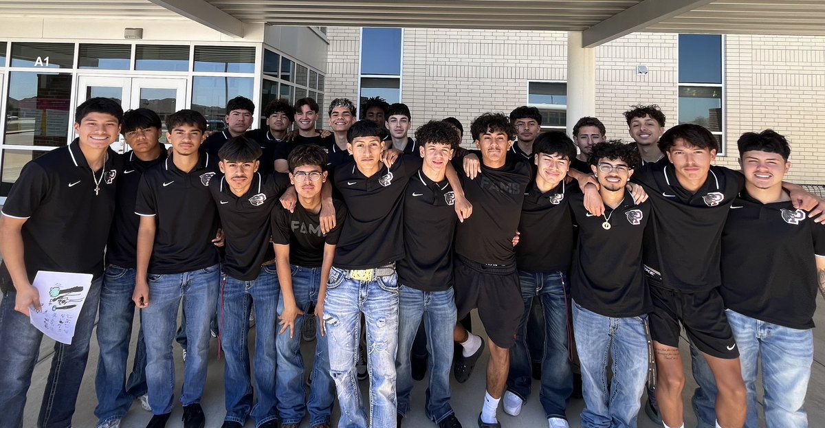 Visiting Lowe Elementary before #SeniorNight #Brotherhood #famb <a href="/PrincetonISD/">Princeton ISD</a>