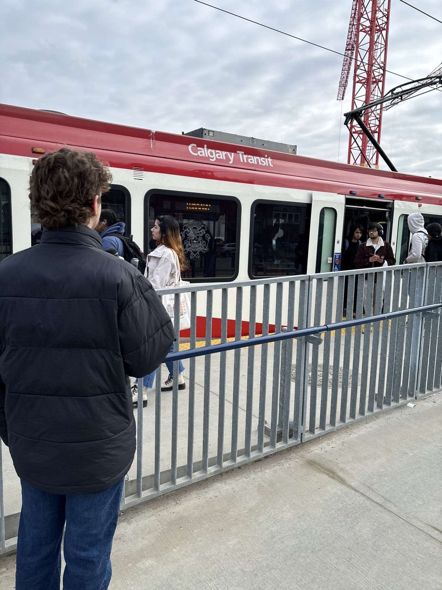 EvanOReilly117's tweet photo. Calgaryโs executive committee is looking into over a dozen possible changes into the cities transit system. These changes would be a part of the cities plan to building a world class transit system.
Tune into SAIT Newsfile at 4:30pm.
#yyc #RTBNNews #SAITNewsfile #transit #rtbn https://t.co/sK9ur8fo9X