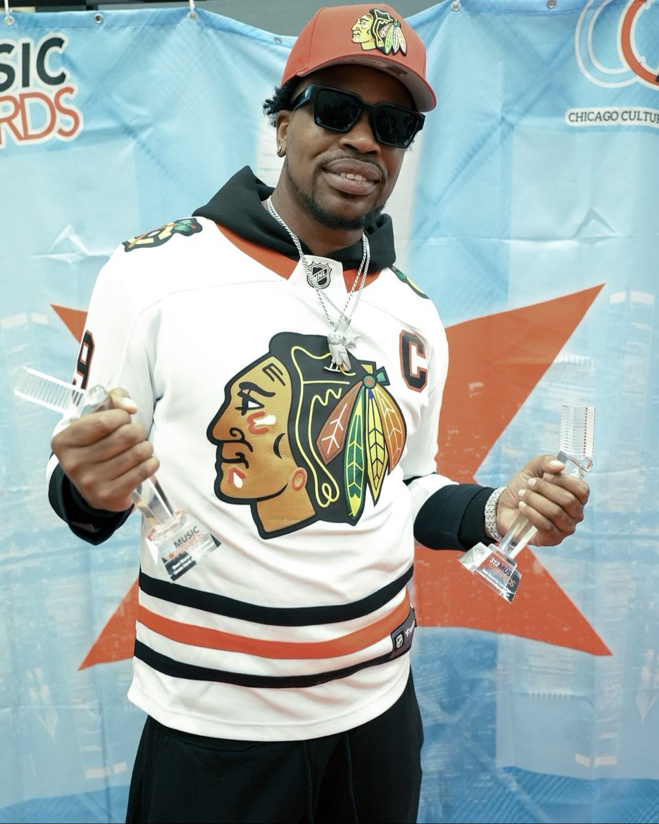 The @312musicawards hosted its 3rd annual show to honor local #Chicago artists, presenting over 15 awards. Notable performances came from @iamdlow, @jhontemusic, and @zia_jenaye. 

In music, @sinatris was named Music Artist of the Year, while @zia_jenaye took home Best New