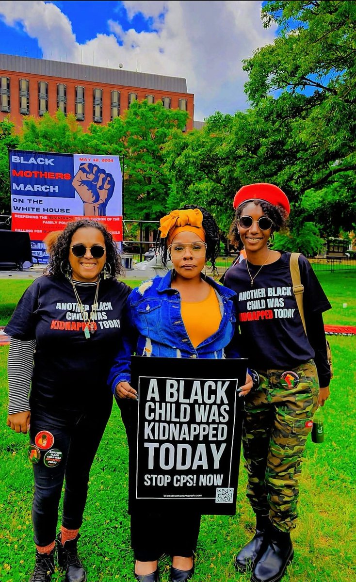 Khaila's mother Christina at the 2024 Black Mothers March standing with comrades from San Diego.   If you're in San Diego, stand with Christina and others as they demand justice for Khaila and the return of Iris.  

#WhereisIrisCrum  #DefendBlackWomen #JusticeforKhaila