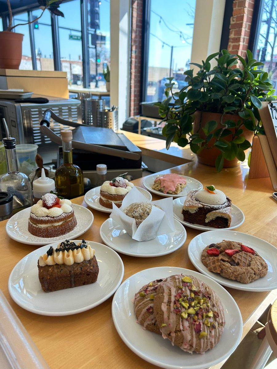 more spring pastries at work<3
strawberry elderflower buttermilk shortcakes, strawberry rhubarb cream scones, early grey and orange puff, persian love spell cookie, ice cream sundae cookie, chai spiced carrot cake roll,  and banana tahini loaf cake with miso caramel buttercream🎀