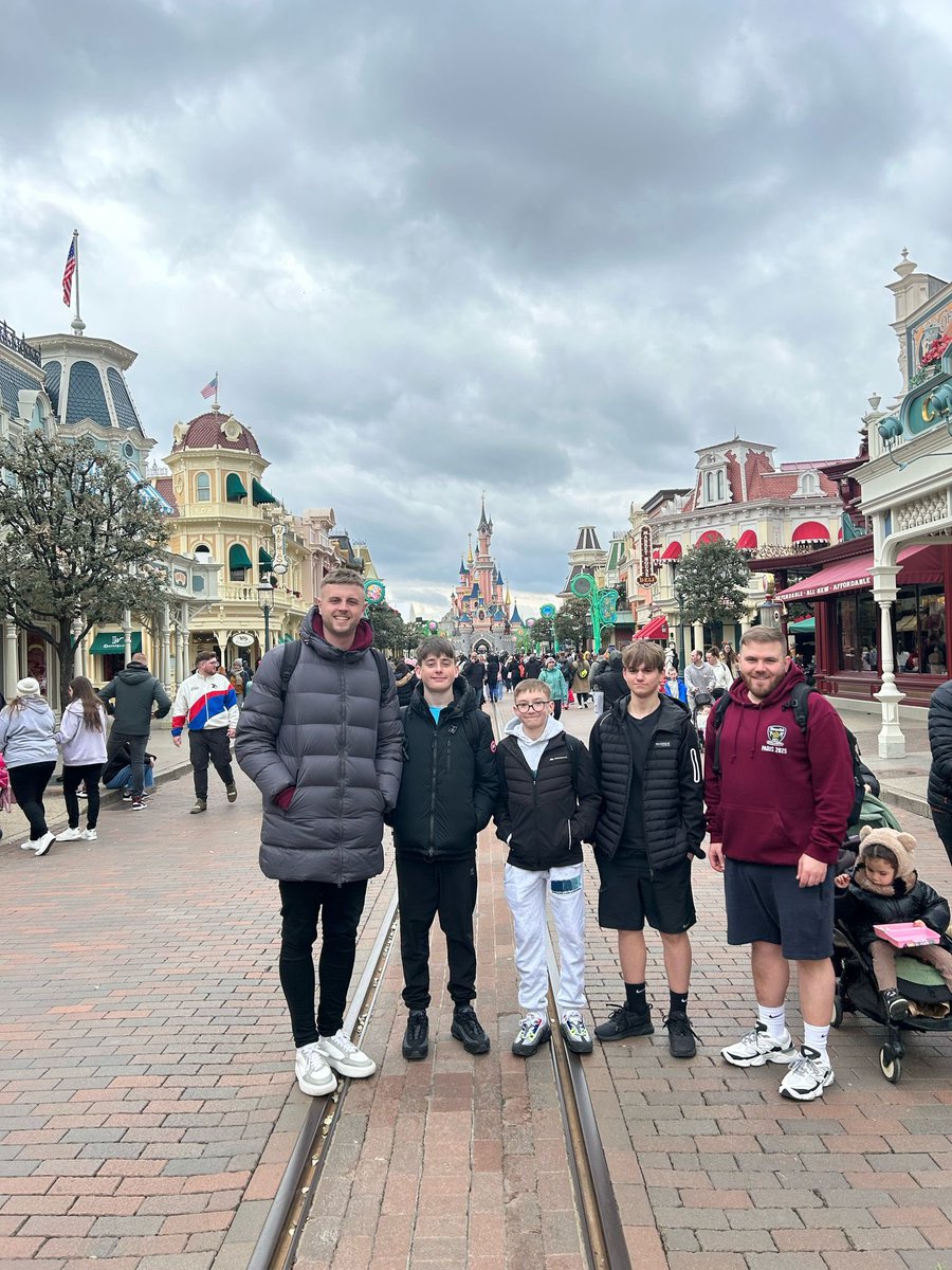 Ellowes Hall Art & Food. tweet media