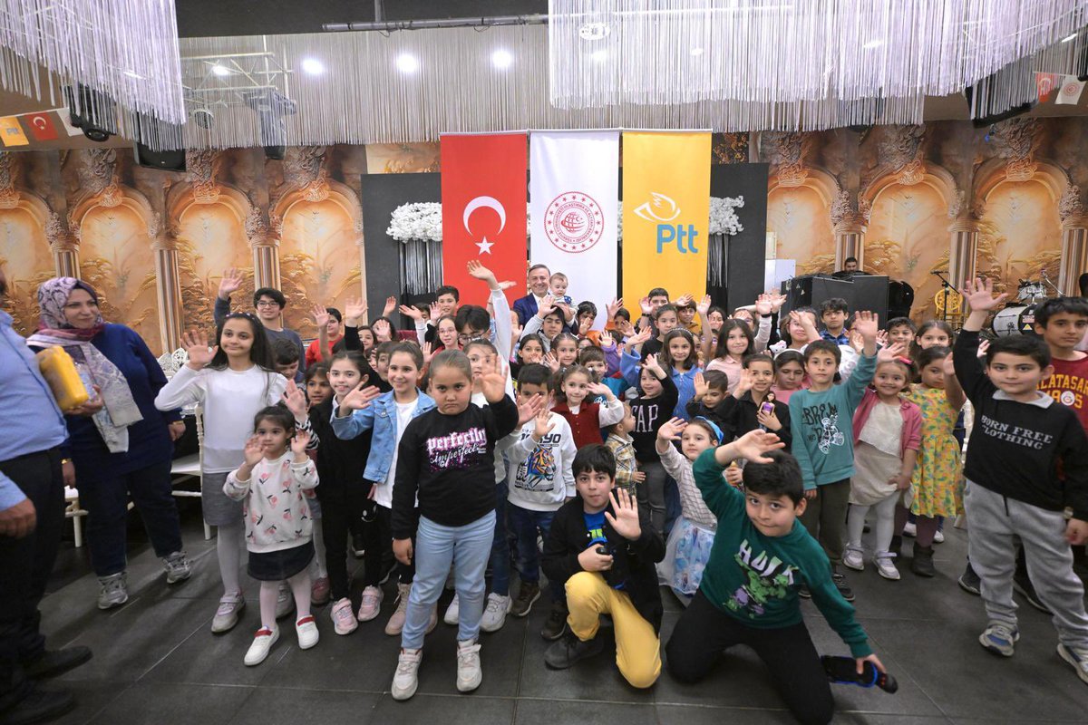 Genel Müdür Yardımcımız Sayın Fatih Tezcan ve çalışma arkadaşlarımız, Ramazan’ın rahmet ve bereketini Adana #PTT Başmüdürlüğümüzde gerçekleştirilen iftar programında paylaştı.

On bir ayın sultanı mübarek Ramazan ayının ülkemize bolluk ve bereket, tüm insanlığa barış, huzur ve