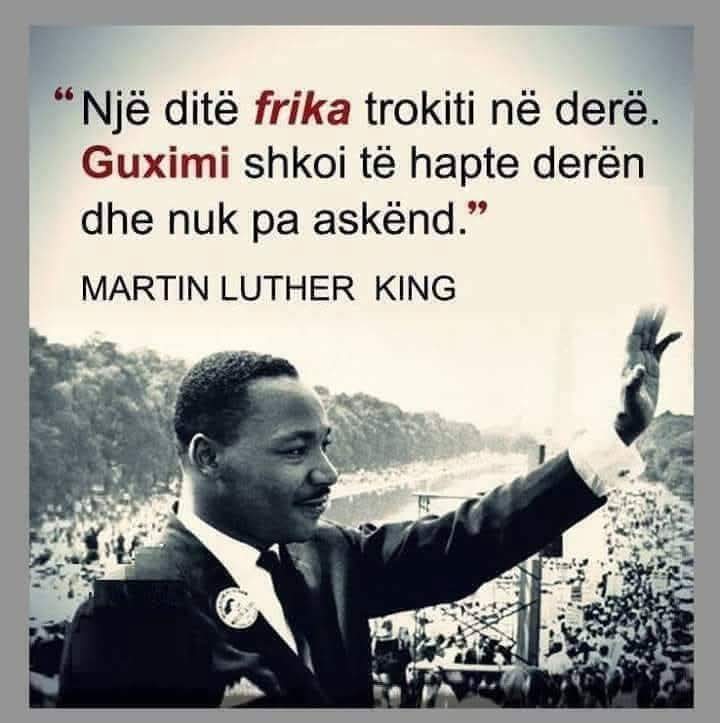 Të gjithë ata që janë mësuar të jetojnë duke thënë "tash është herët".. përfundojnë dukë thënë "tash është vonë".

Marrur shkas nga situata aktuale...