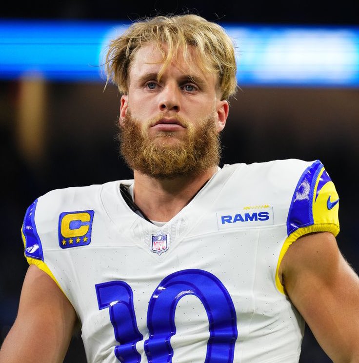 fashion_nfl's tweet photo. Hear me out. https://t.co/Jm1QFpMe60