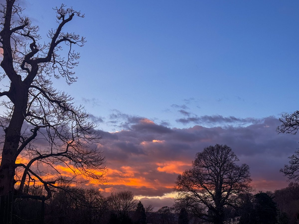 Sunset at #pontypoolpark 🌄 <a href="/S4Ctywydd/">S4C Tywydd</a> <a href="/ThePhotoHour/">#ThePhotoHour</a>