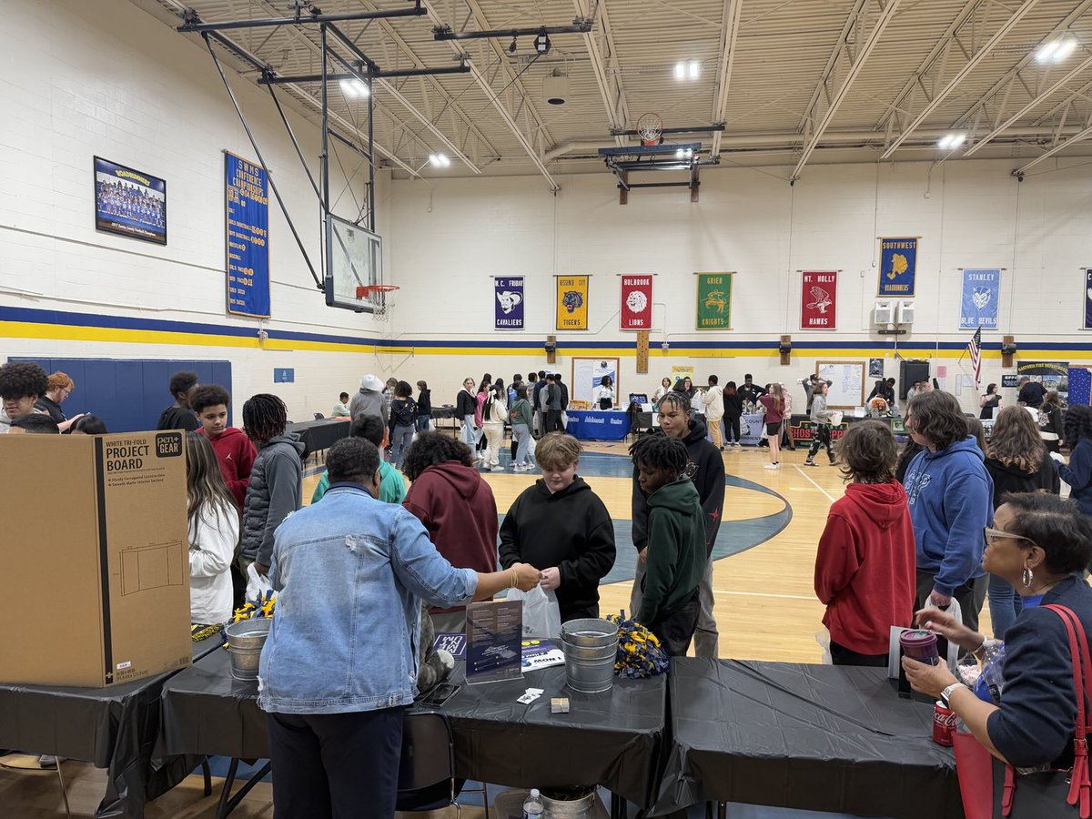 Outstanding Career Fair at Southwest Middle School! ⁦<a href="/GastonSchools/">GastonCountySchools</a>⁩ ⁦<a href="/GCSCTE/">Gaston County CTE</a>⁩
