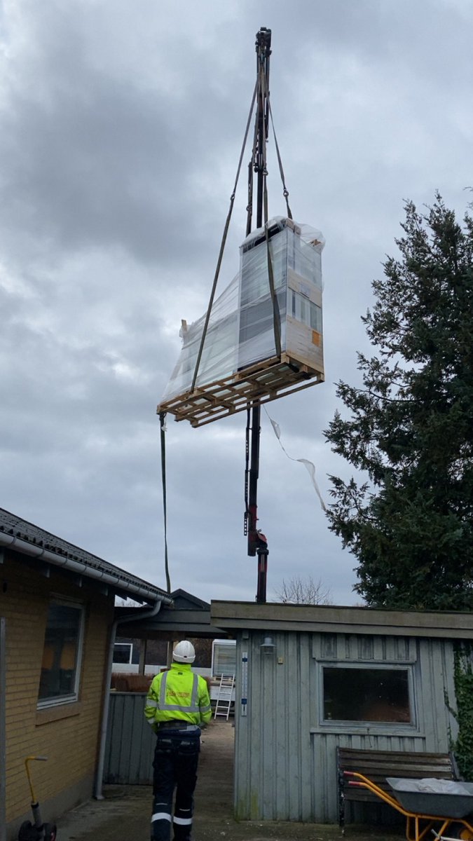 Nicklasszn's tweet photo. Så kom der vinduer og døre til projektet 🤩 https://t.co/SZh1lFwNgr