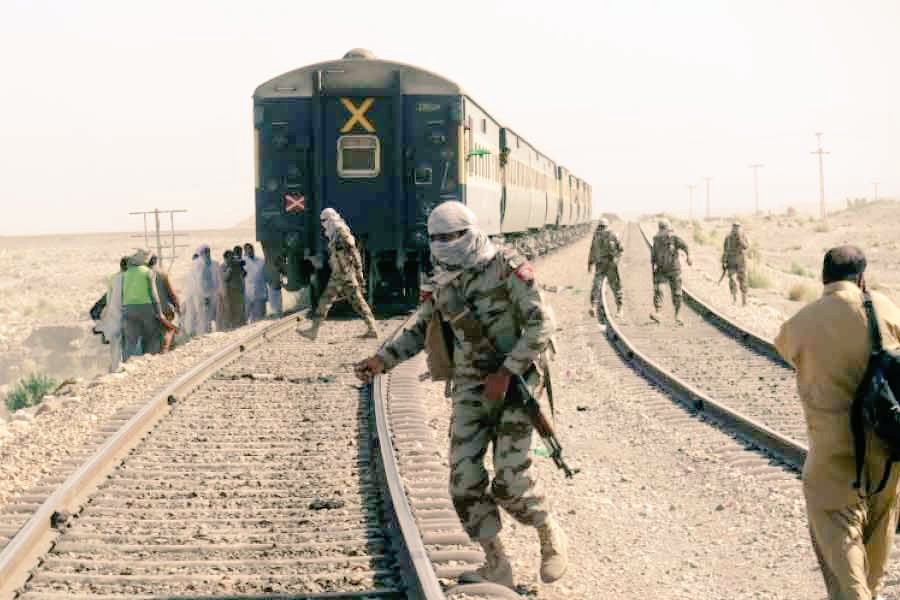 saad_raza07's tweet photo. Due to lack of Planes in Pakistan, Balochistan freedom fighters had to hijack a train .

#TrainHijack #TRAIN #Balochistanattack #NoSmokingDay https://t.co/876OjZiEPy