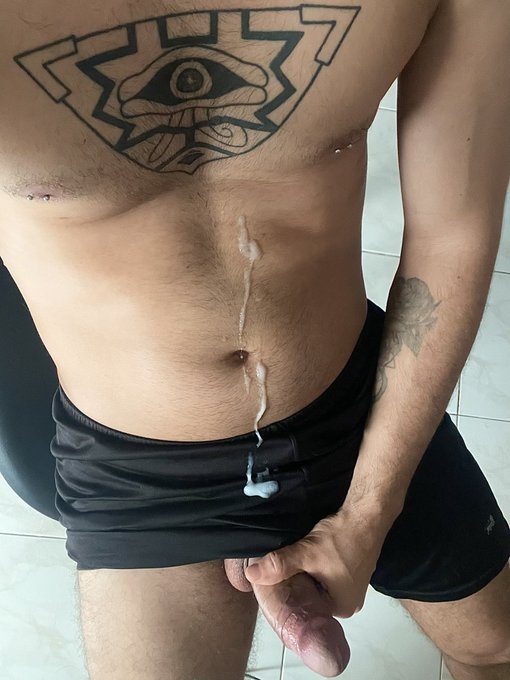2 pic. Me limpias? 
Pero con tu lengua y de rodillas ?? https://t.co/VcYsjaq8Nn