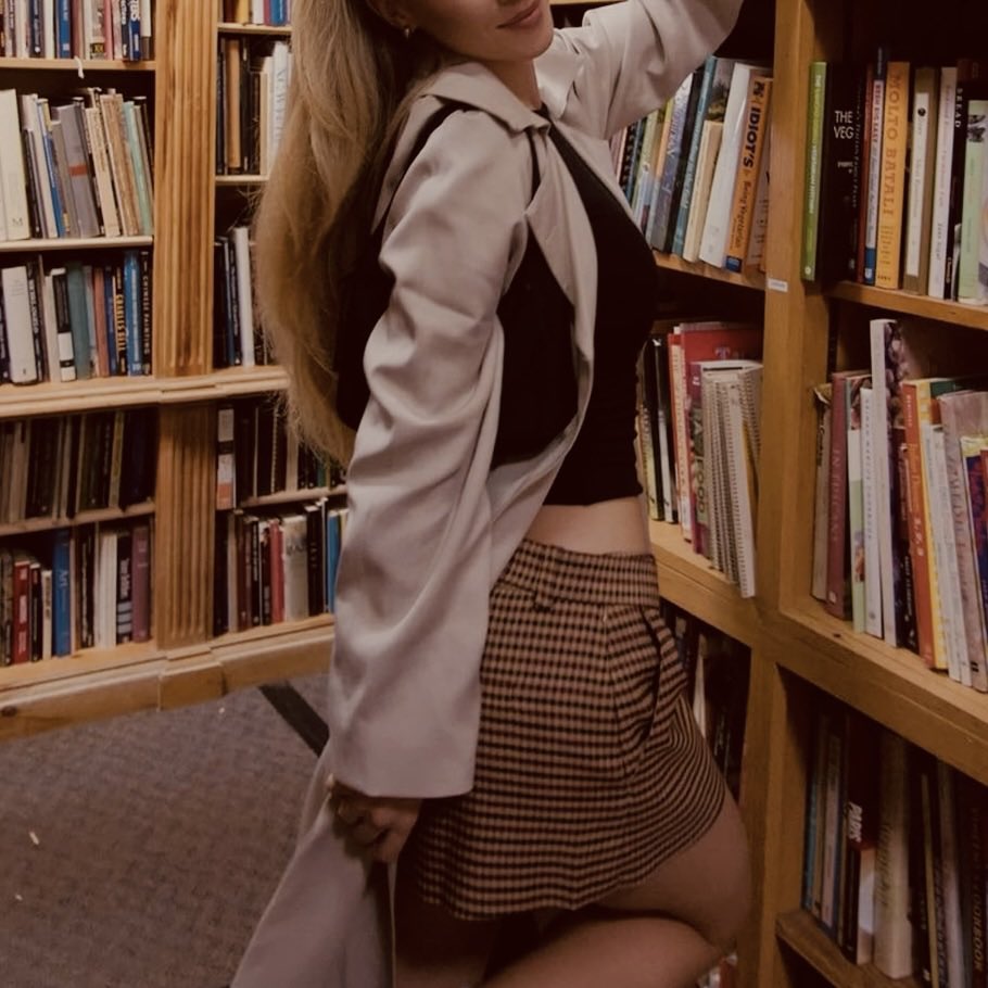 wstdreams's tweet image. 𝖭𝗈𝗍𝗁𝗂𝗇𝗀 𝖻𝖾𝗅𝗈𝗐 𝗍𝗁𝖾 𝗌𝗄𝗂𝗋𝗍.