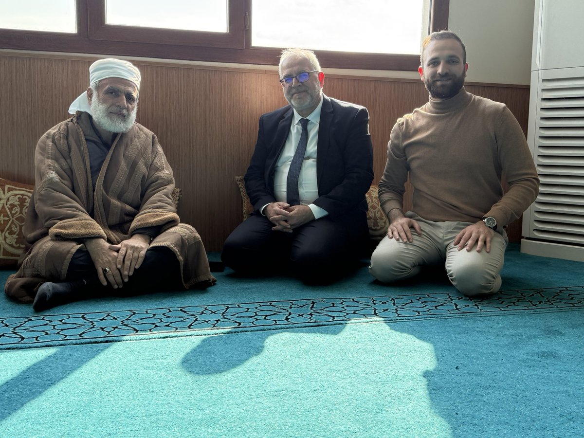 Bölgemizin kanaat önderlerinden olan Seyda Şuayp hocamızı muhterem babam <a href="/fesihbozan/">Fesih Bozan</a> ile beraber yeni medreselerini ziyaret edip öğrencilere Cansuyu Yardımlaşma ve Dayanışma Derneği olarak destekte bulunduk.
<a href="/CansuyuDernegi/">Cansuyu Derneği</a>