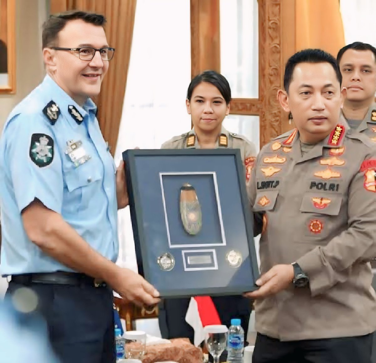 Indonesa keadaan darurat kekerasan seksual ..
Polisi Australia Sangat hebat dgn cepat membongkar kasus macam Pedofil ini