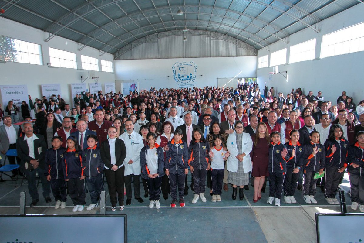 natycastrejonv's tweet photo. Hoy, en la escuela primaria Plan de Guadalupe, junto a #EddaVite presidenta del Patronato del @difhgo, y @VaneEscalanteA, secretaria de @Salud_Hidalgo, damos inicio a la campaña nacional "Vive Feliz, Vive Saludable".  Esta iniciativa promoverá hábitos saludables en todas las escuelas de Hidalgo y el país.

La salud pública y la educación son pilares fundamentales, por eso nos unimos con firmeza a las estrategias nacionales lideradas por nuestra presidenta @Claudiashein.

En este nuevo modelo educativo, la estrategia de Vida Saludable no es solo un programa, ¡es un compromiso! Forma parte de los 100 pasos para la transformación de nuestro futuro. 

¡Este es solo el comienzo! Juntos, ¡Hidalgo será un ejemplo de bienestar y salud para todos! 

#ViveFelizViveSaludable 
#PrimeroLaEducación #NatyCastrejón